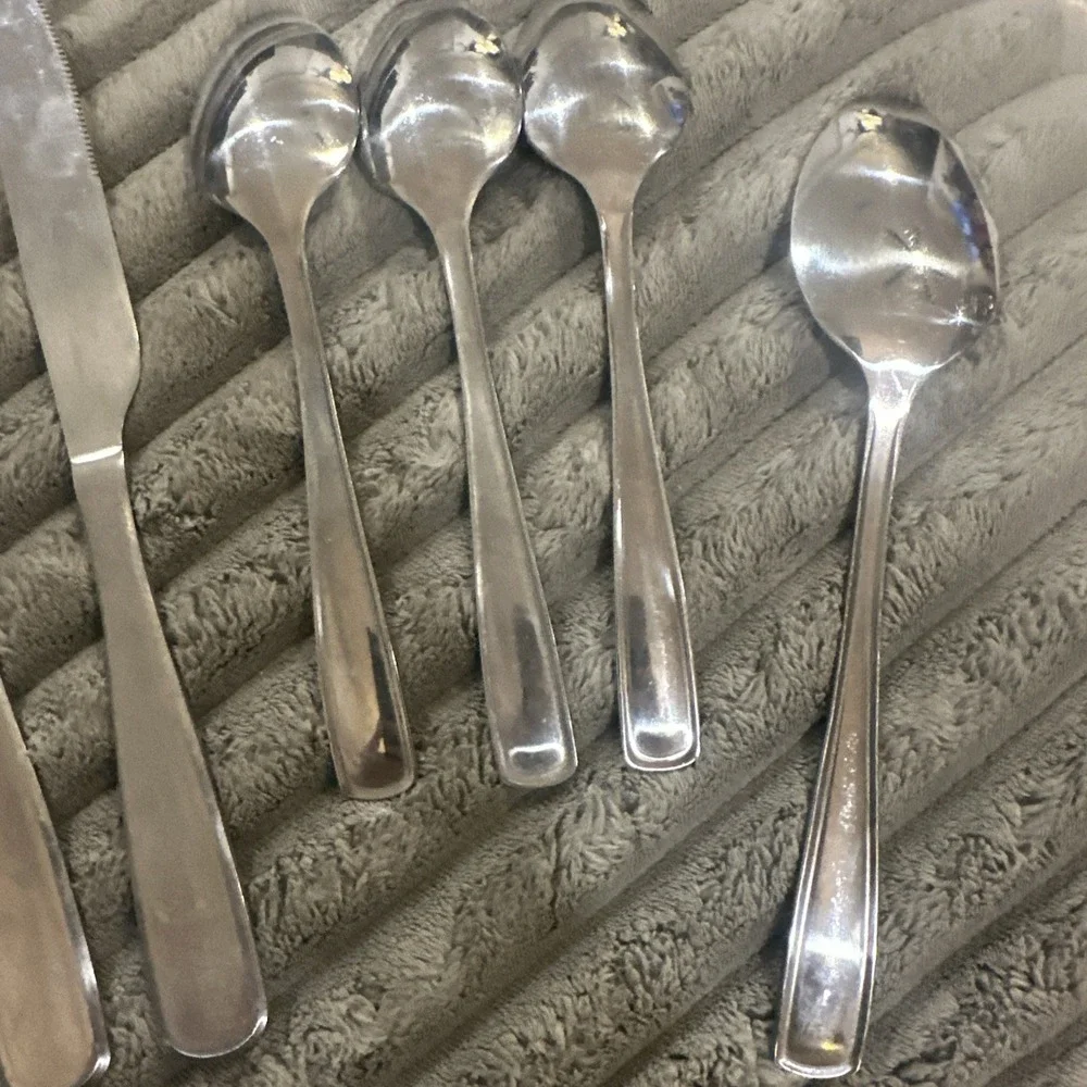 Oneida SS Flatware China Spoons Dinner Fork & Knives‎ Tableware Set Of 9